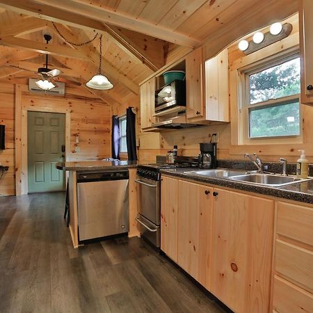 Thomas Cabin Forest Tiny Cabin With Hot Tub Чаттануга Экстерьер фото