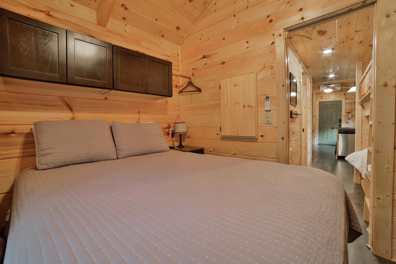 Thomas Cabin Forest Tiny Cabin With Hot Tub Чаттануга Экстерьер фото